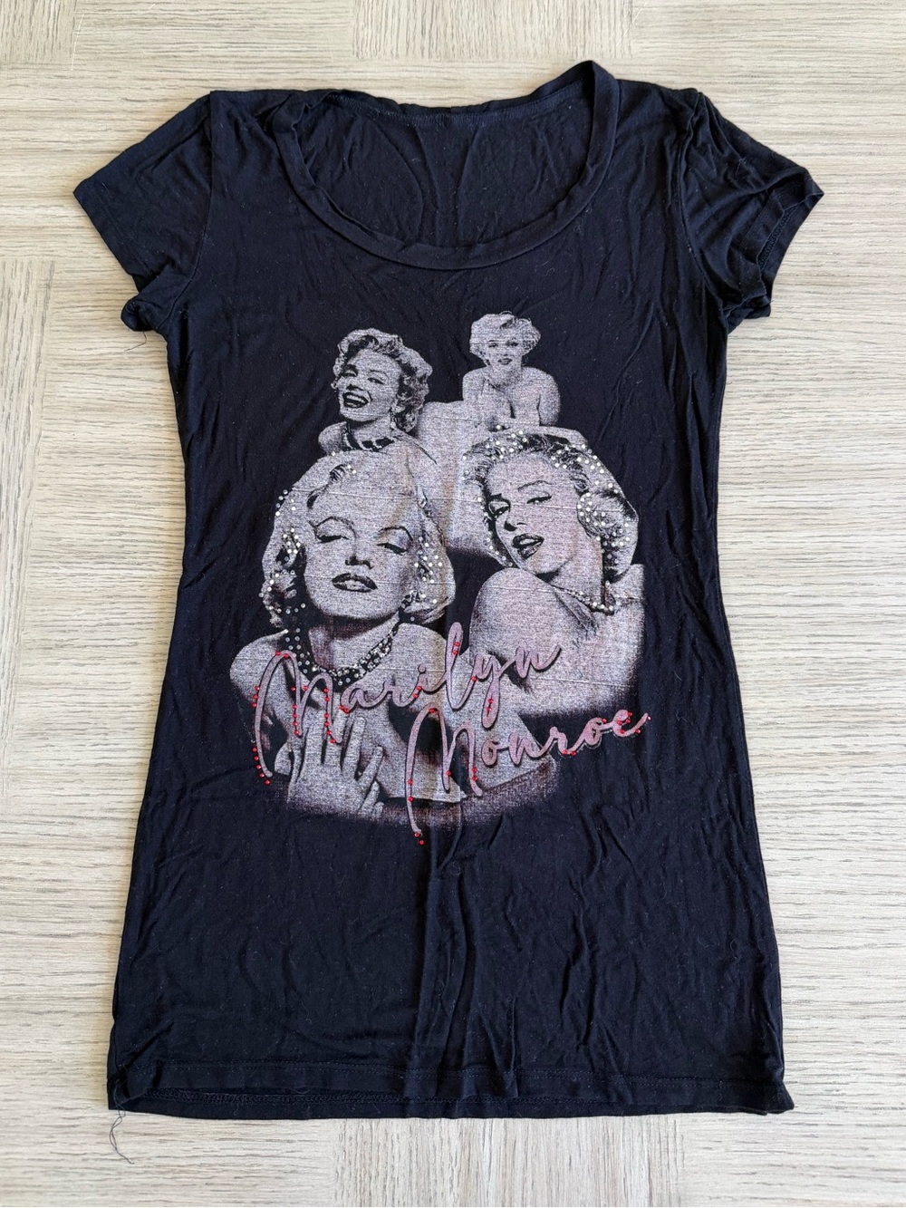 Marilyn Monroe Graphic Tee Black Scoop Neck Portrait T-Shirt Pink Script SZ S